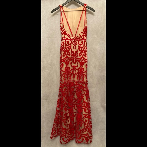 Open-back Mermaid-cut Dress - Picture 2 of 4